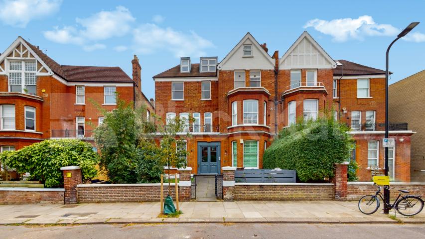 Modern Garden Flat Compayne Gardens, South Hampstead